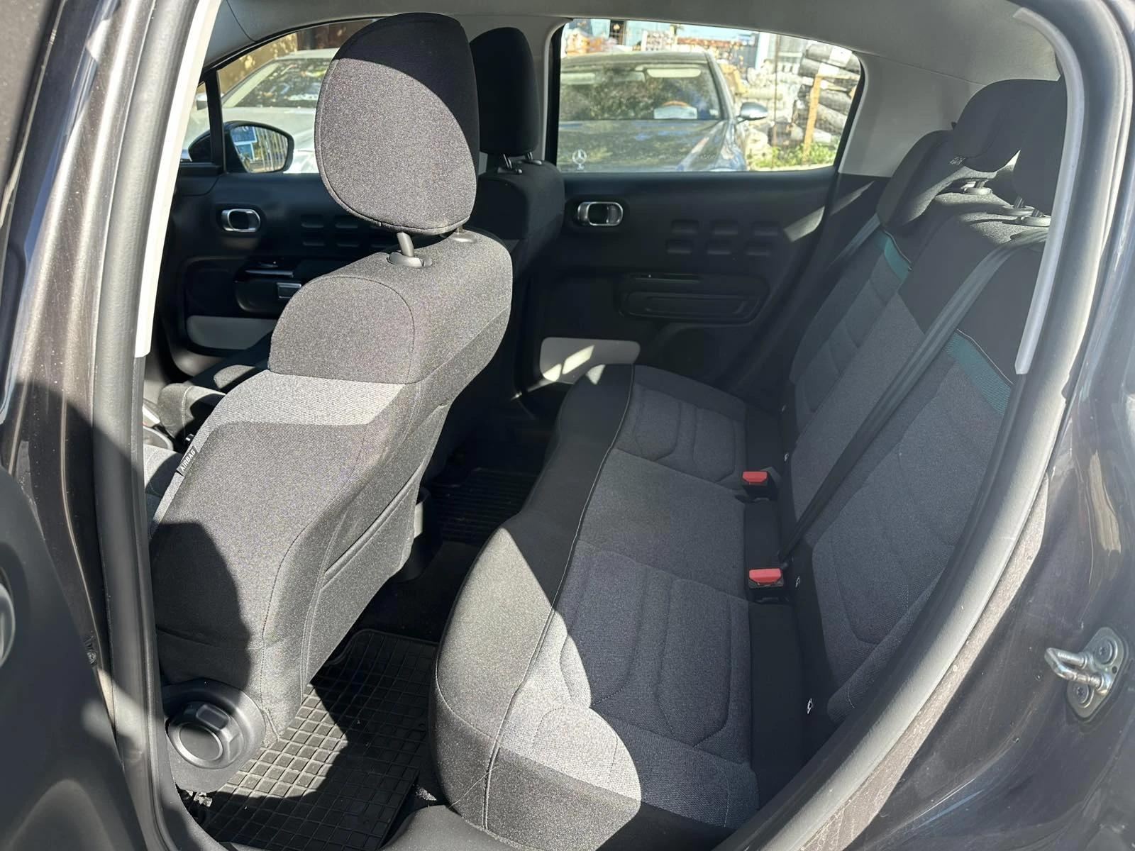 Citroen C3 1.2PureTech Shine 2023г, снимка 10 - Автомобили и джипове - 55953060