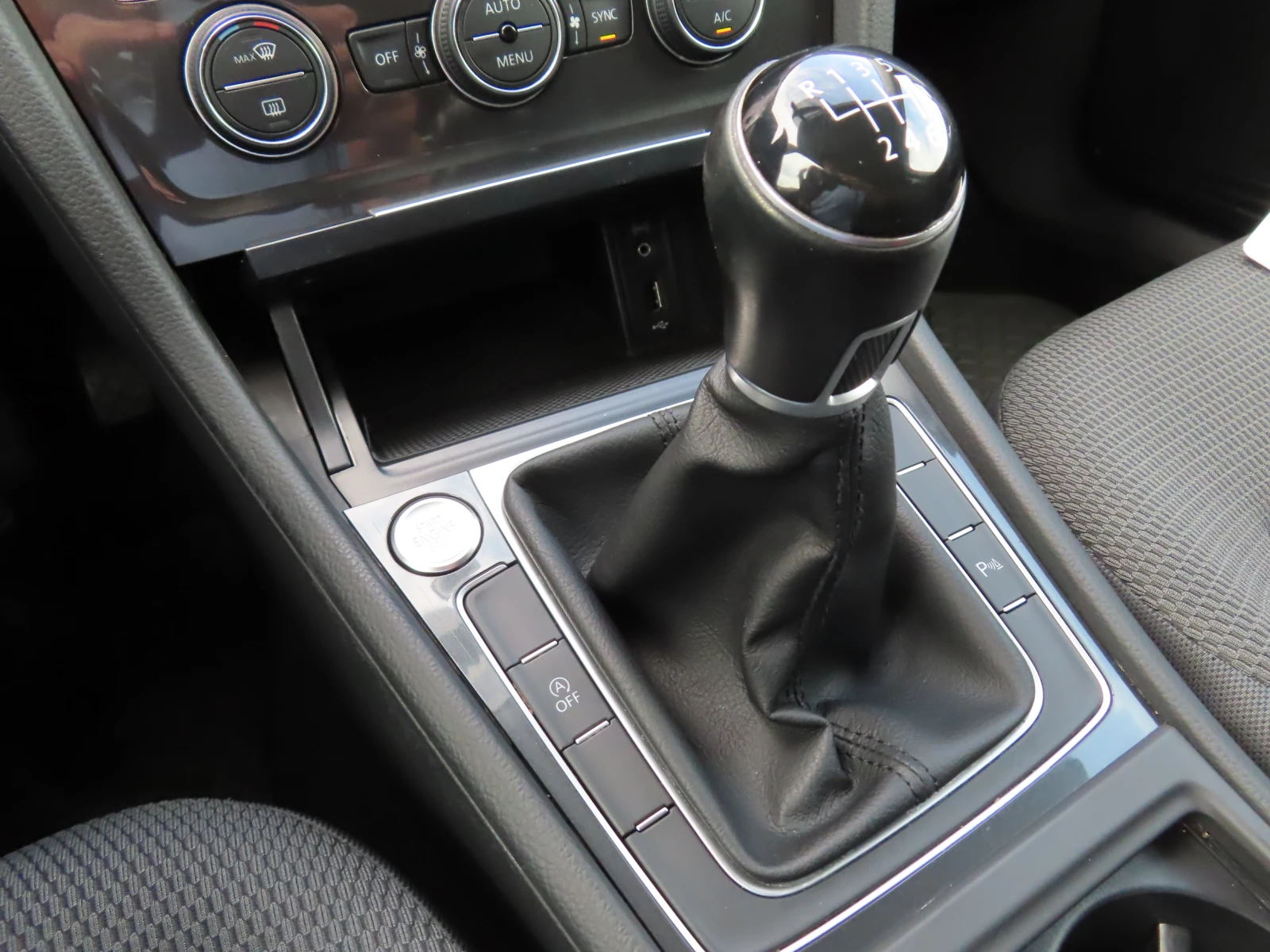 VW Golf Variant Comfortline 2.0TDI 150hp, снимка 10 - Автомобили и джипове - 56041077