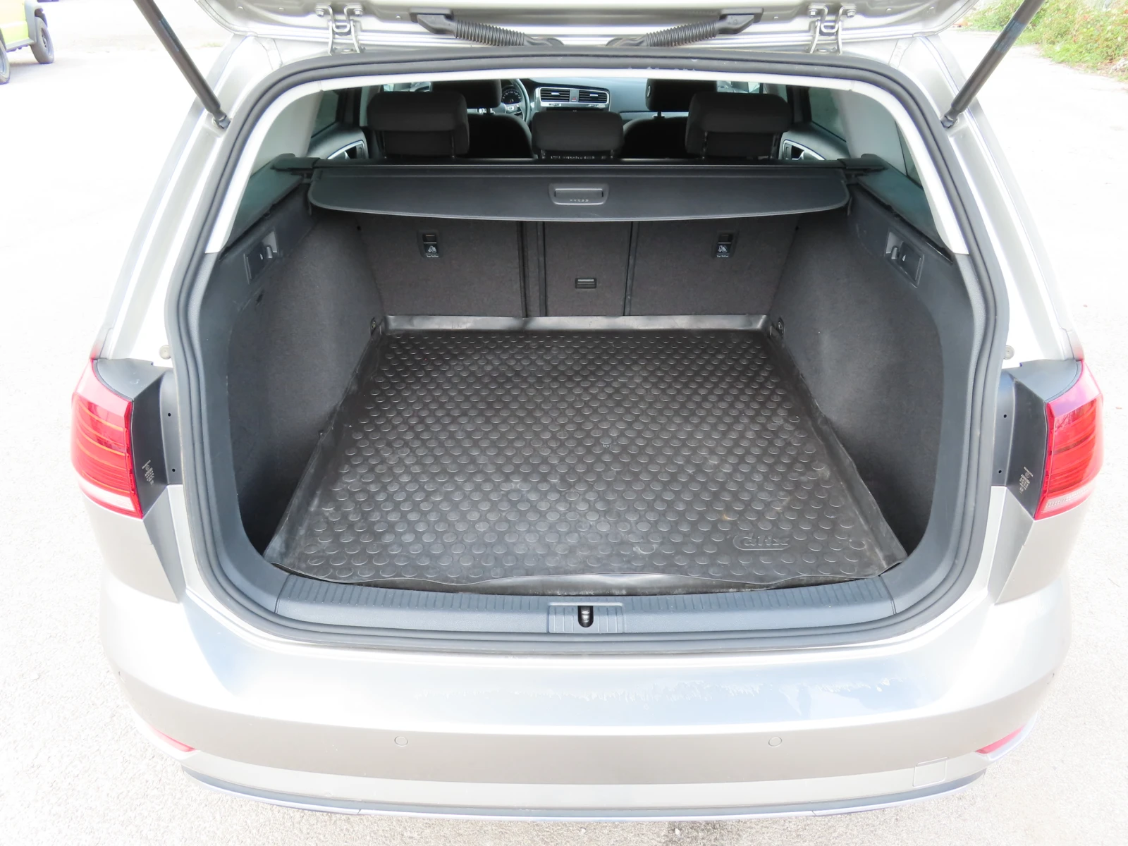 VW Golf Variant Comfortline 2.0TDI 150hp, снимка 15 - Автомобили и джипове - 56041077