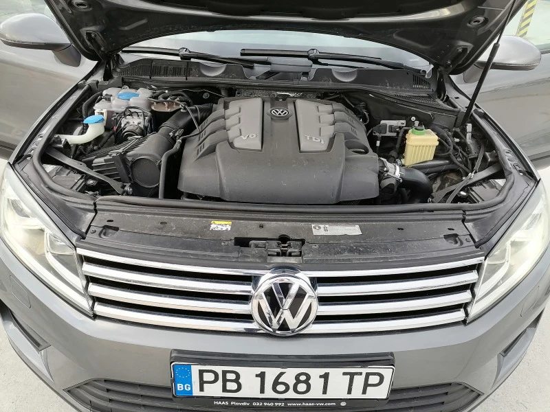 VW Touareg, снимка 16 - Автомобили и джипове - 44319373