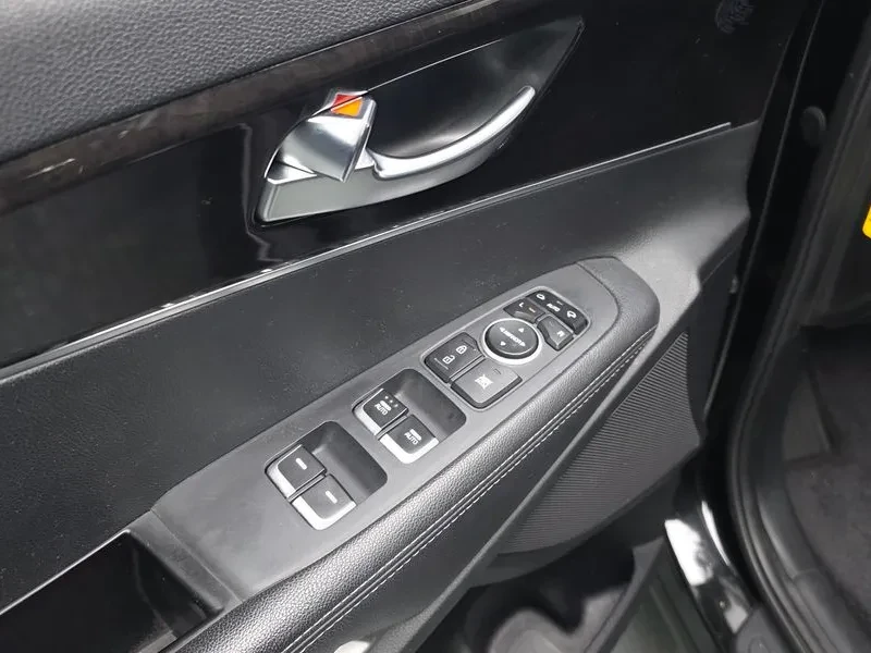 Kia Sorento 2.2 CRDI 4WD, снимка 13 - Автомобили и джипове - 54269540