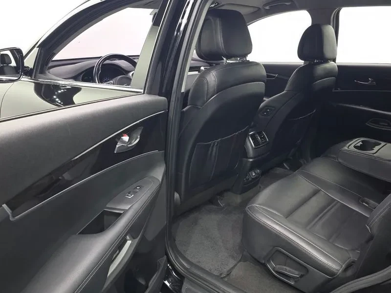 Kia Sorento 2.2 CRDI 4WD, снимка 11 - Автомобили и джипове - 54269540