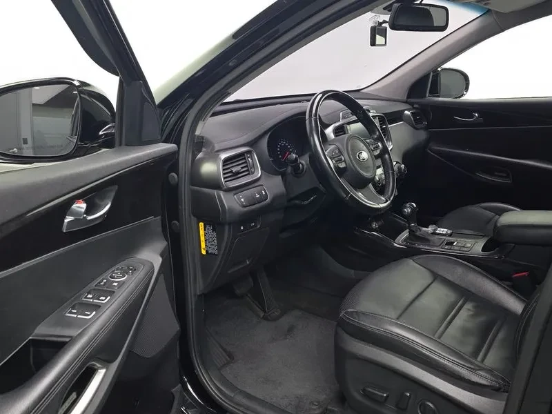 Kia Sorento 2.2 CRDI 4WD, снимка 10 - Автомобили и джипове - 54269540