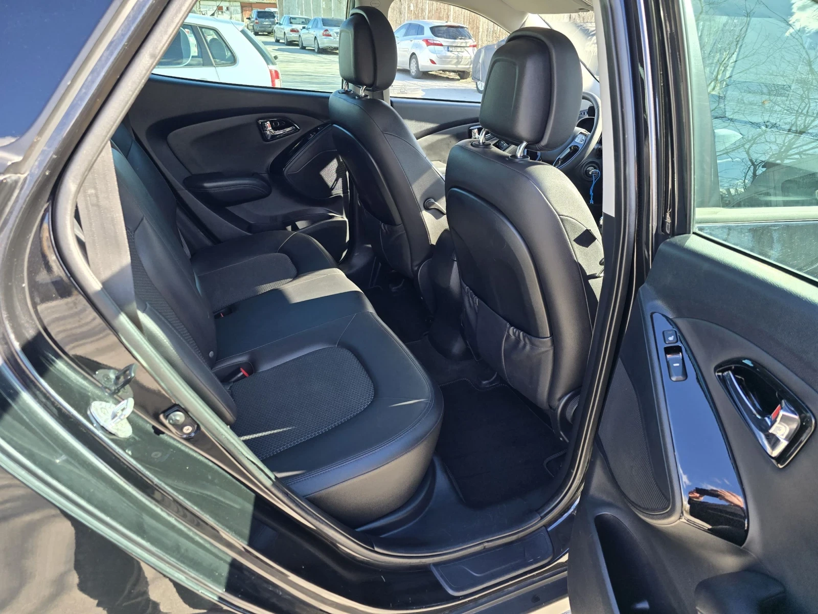 Hyundai IX35 1.7CRDi NAVI CAM CARPLAY TOP, снимка 8 - Автомобили и джипове - 53635341