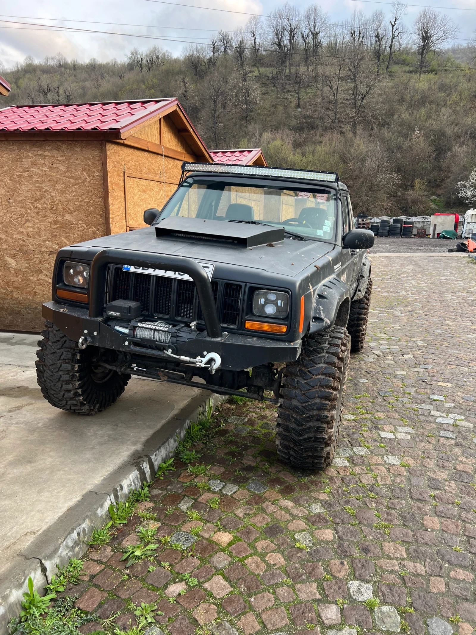 Jeep Cherokee Comanche, снимка 4 - Автомобили и джипове - 55947356