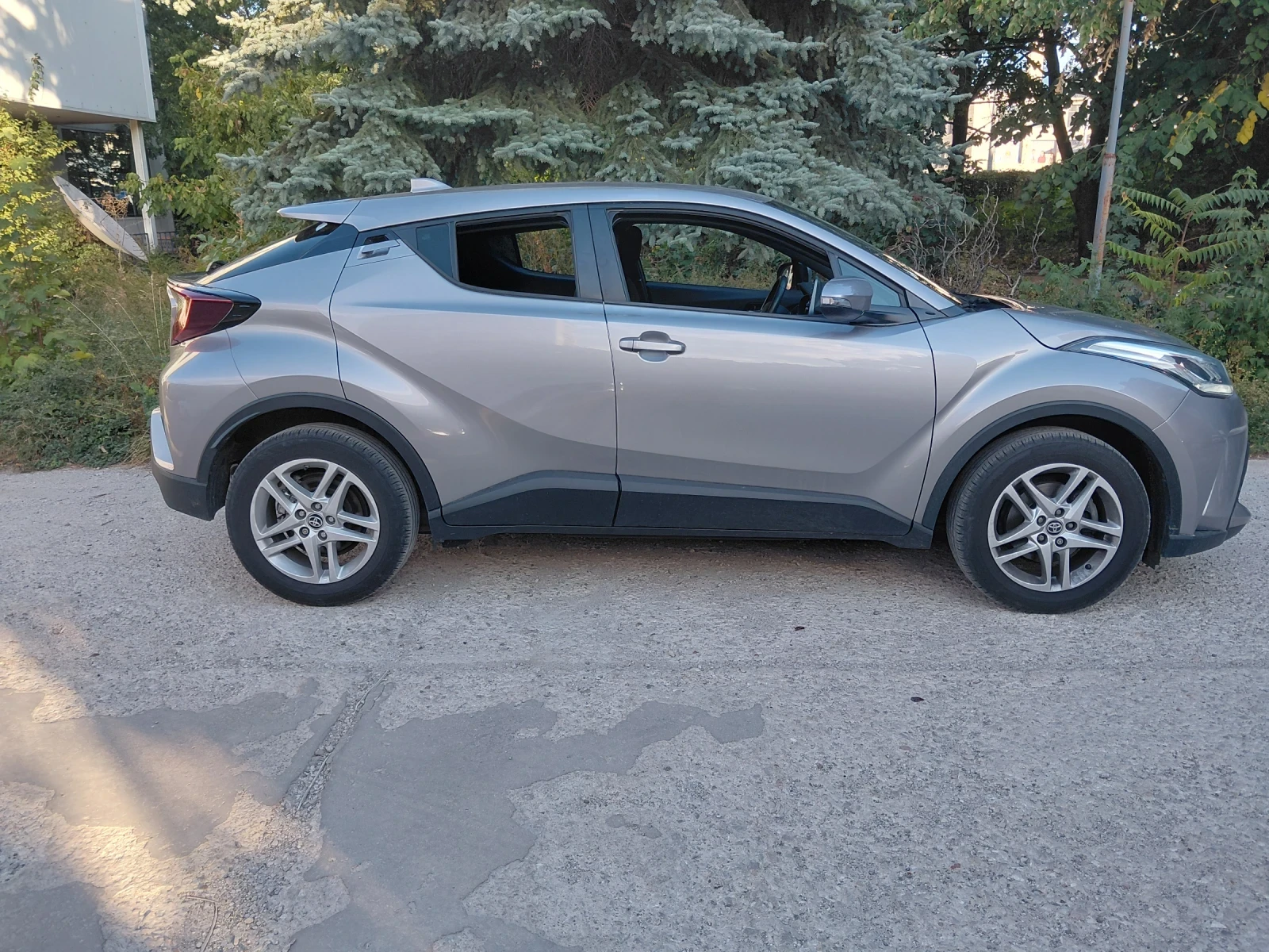 Toyota C-HR бензин, снимка 4 - Автомобили и джипове - 56067387