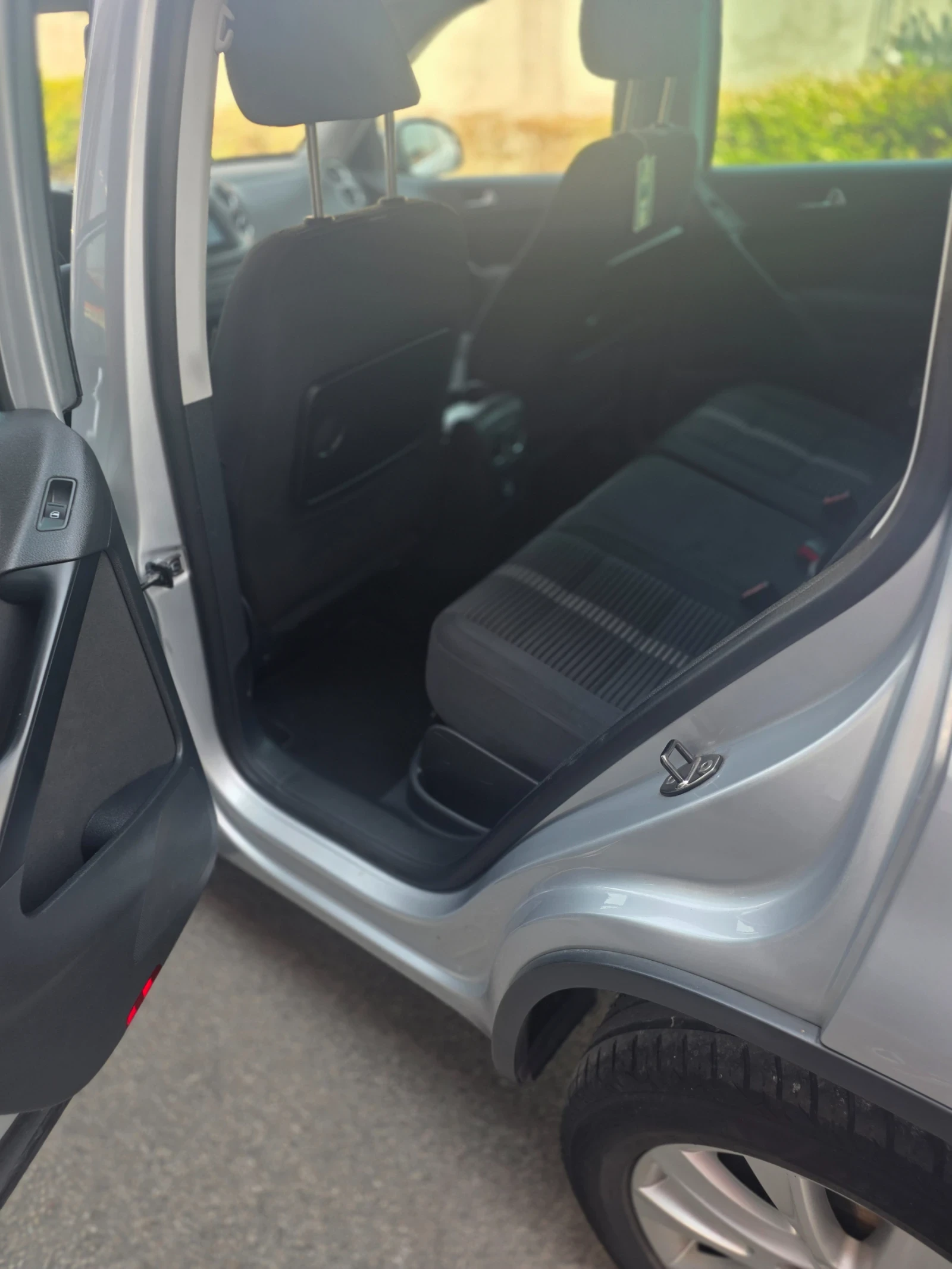 VW Tiguan, снимка 9 - Автомобили и джипове - 56103399