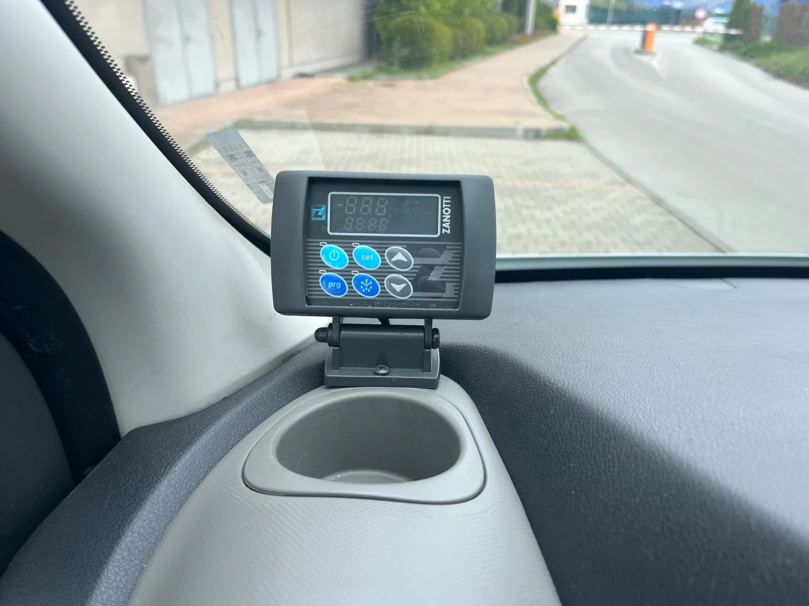 Renault Trafic Хладилен до -20С Evro6, снимка 8 - Бусове и автобуси - 54484104