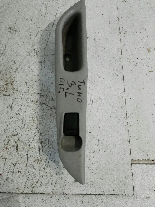 Копче ел.стъкло задно ляво Нисан Алмера Тино