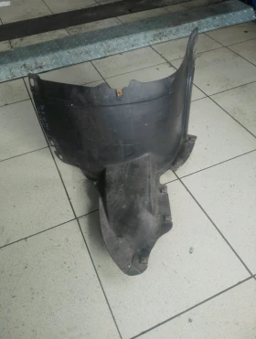 Подкалник преден десен (предна част) Фолксваген Голф 5 1.6Fsi