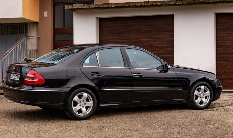 Mercedes-Benz E 220, снимка 9 - Автомобили и джипове - 52681963