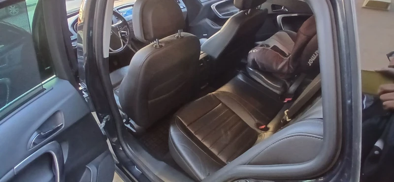 Opel Insignia 2.0 CRDI 4X4, снимка 9 - Автомобили и джипове - 52818668