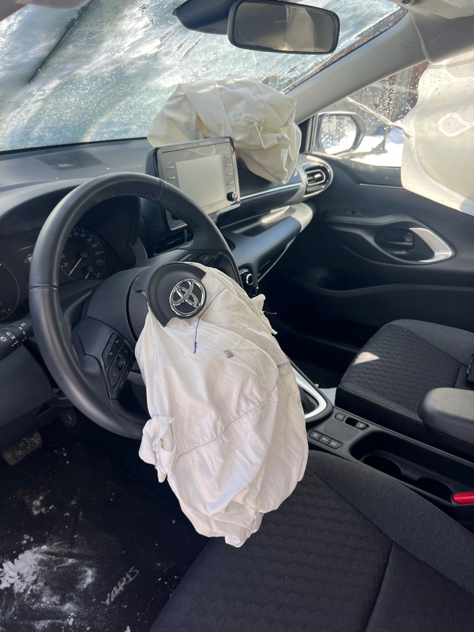 Toyota Yaris 1.5HYBRID - изображение 5