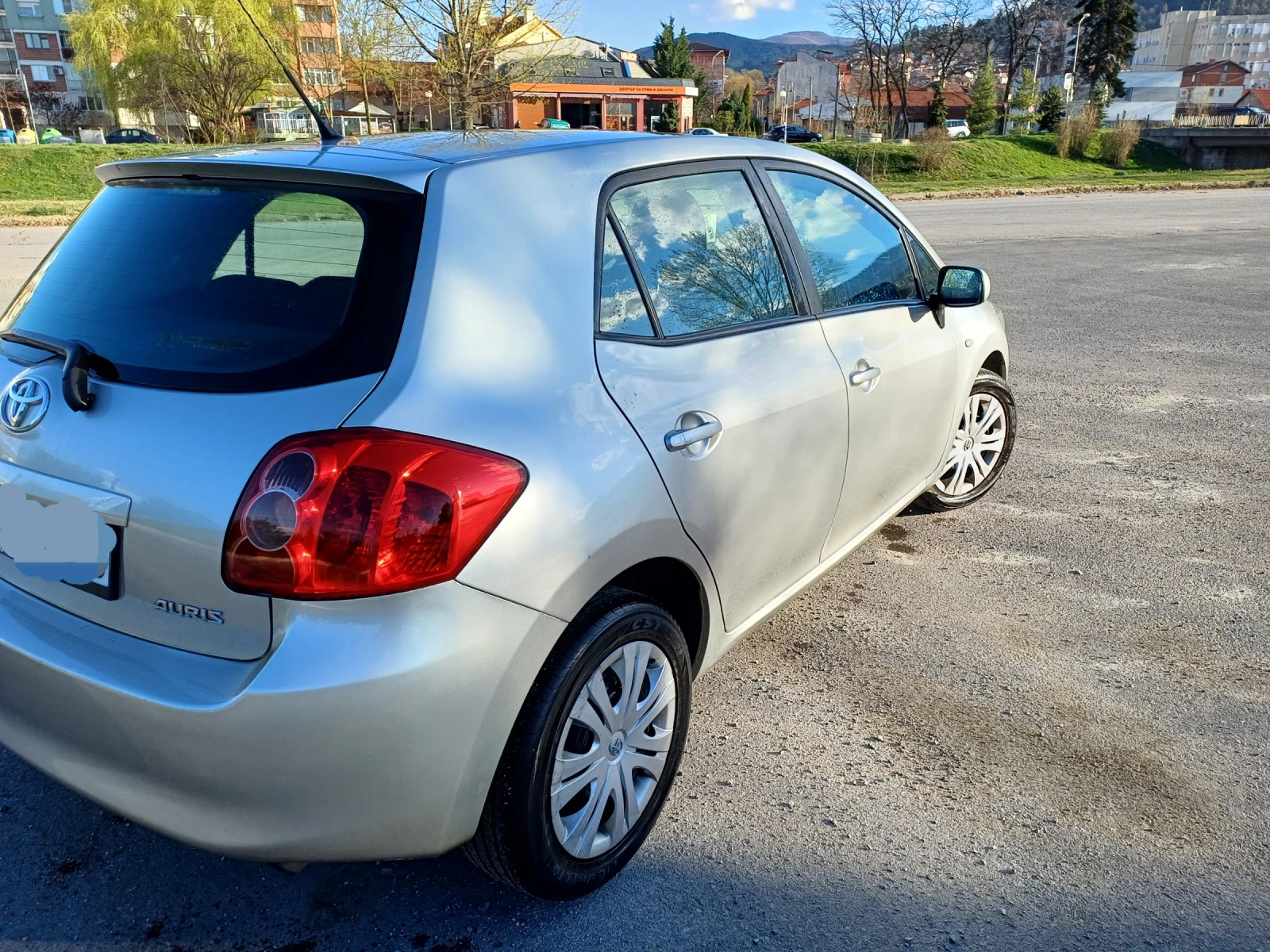 Toyota Auris  - изображение 2