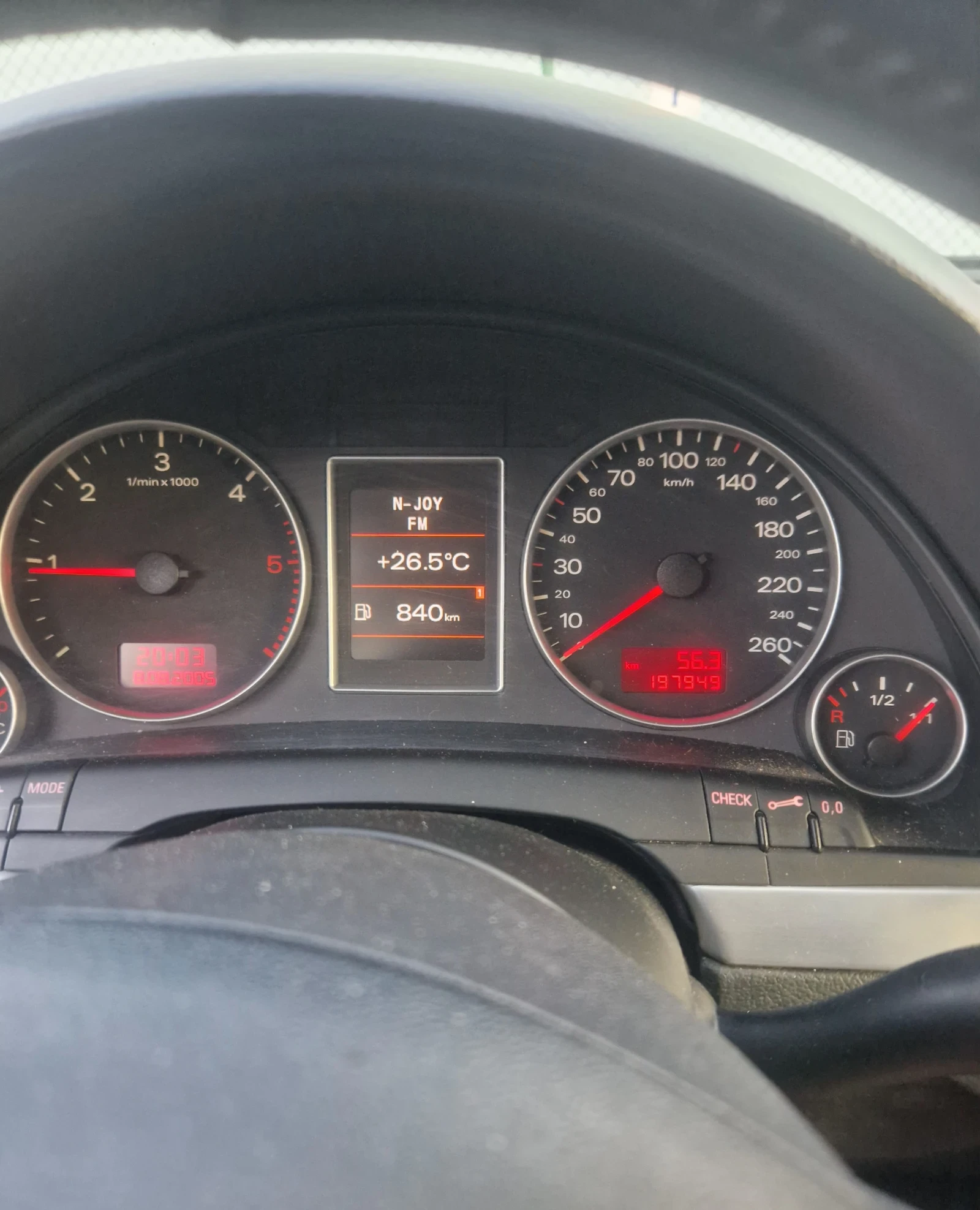 Audi A4 2.00 TDI - изображение 2