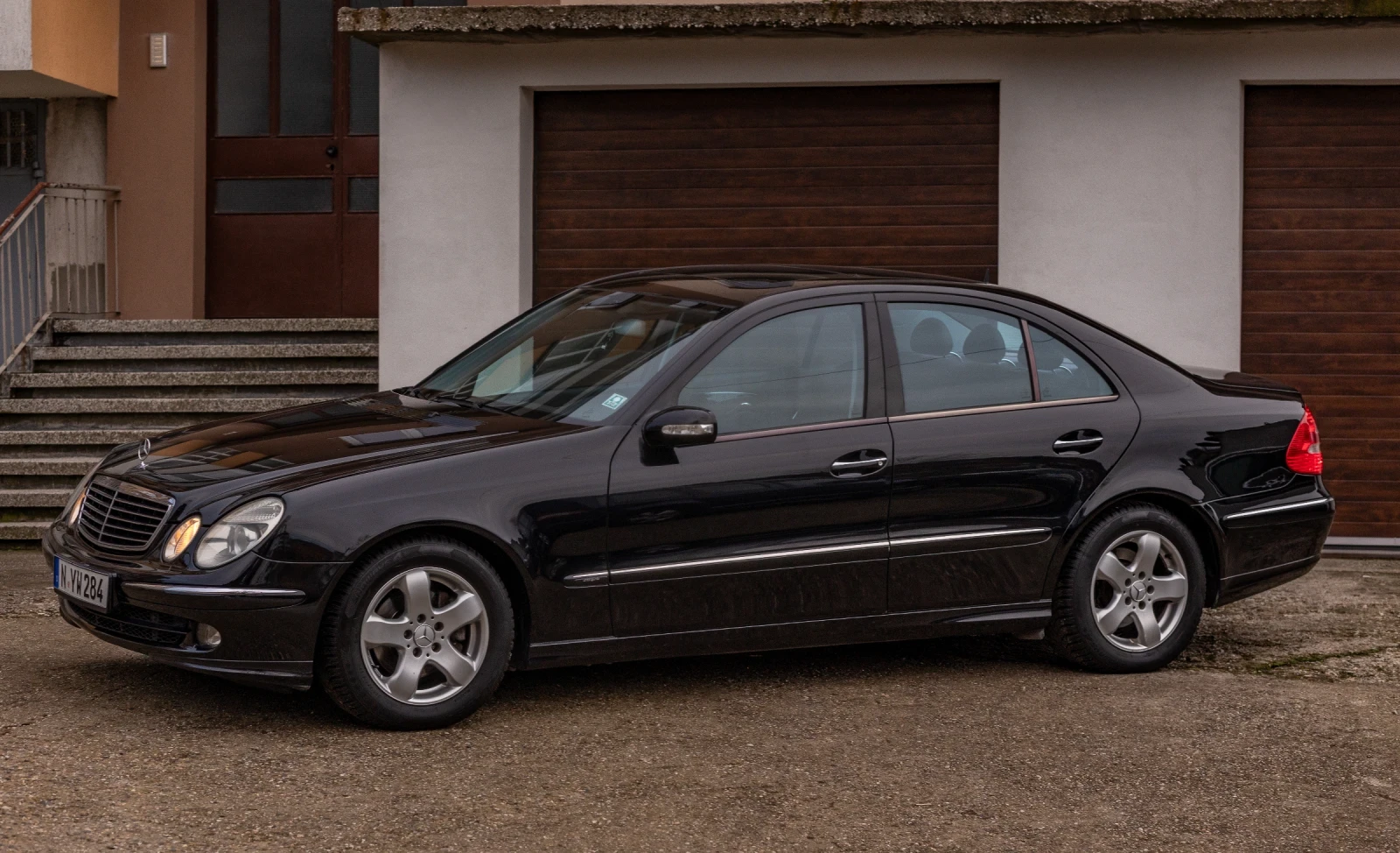 Mercedes-Benz E 220  - изображение 3