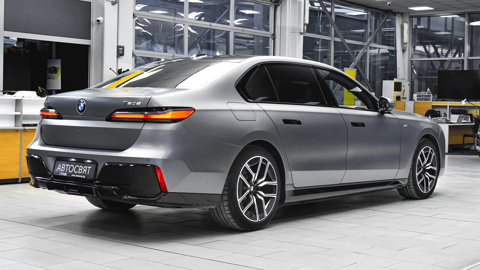 BMW 750 e xDrive M Sport Plug-in Hybrid Sportautomatic - изображение 6