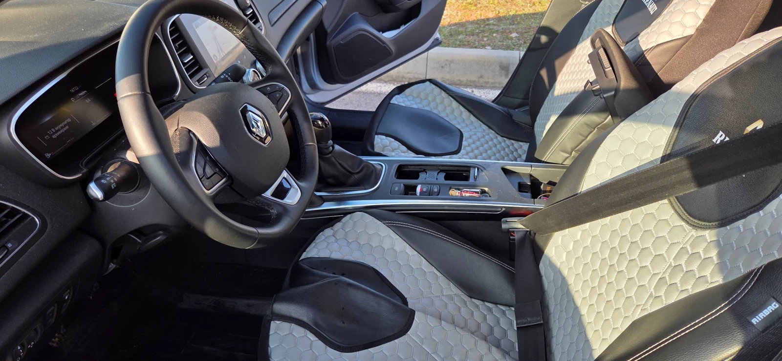 Renault Megane 4, снимка 7 - Автомобили и джипове - 53821624