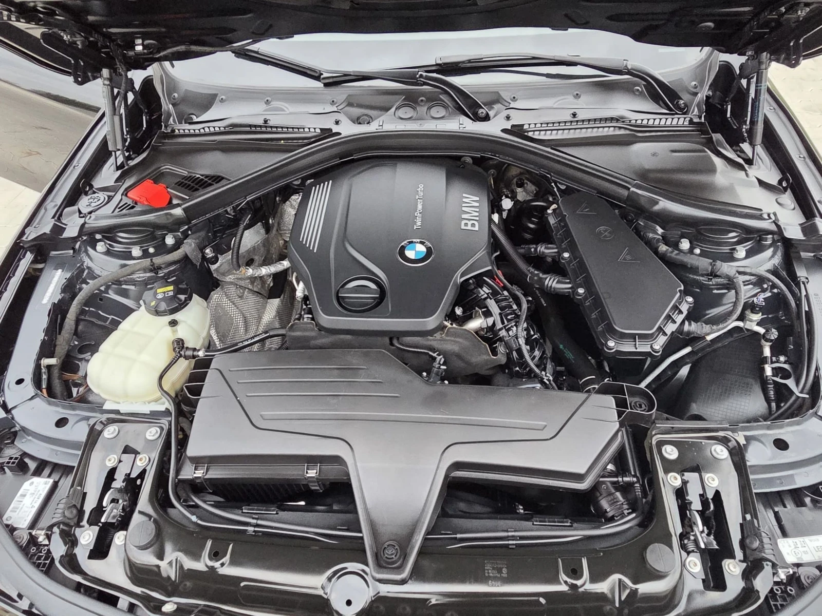 BMW 320 X DRIVE Facelift , снимка 15 - Автомобили и джипове - 54207950