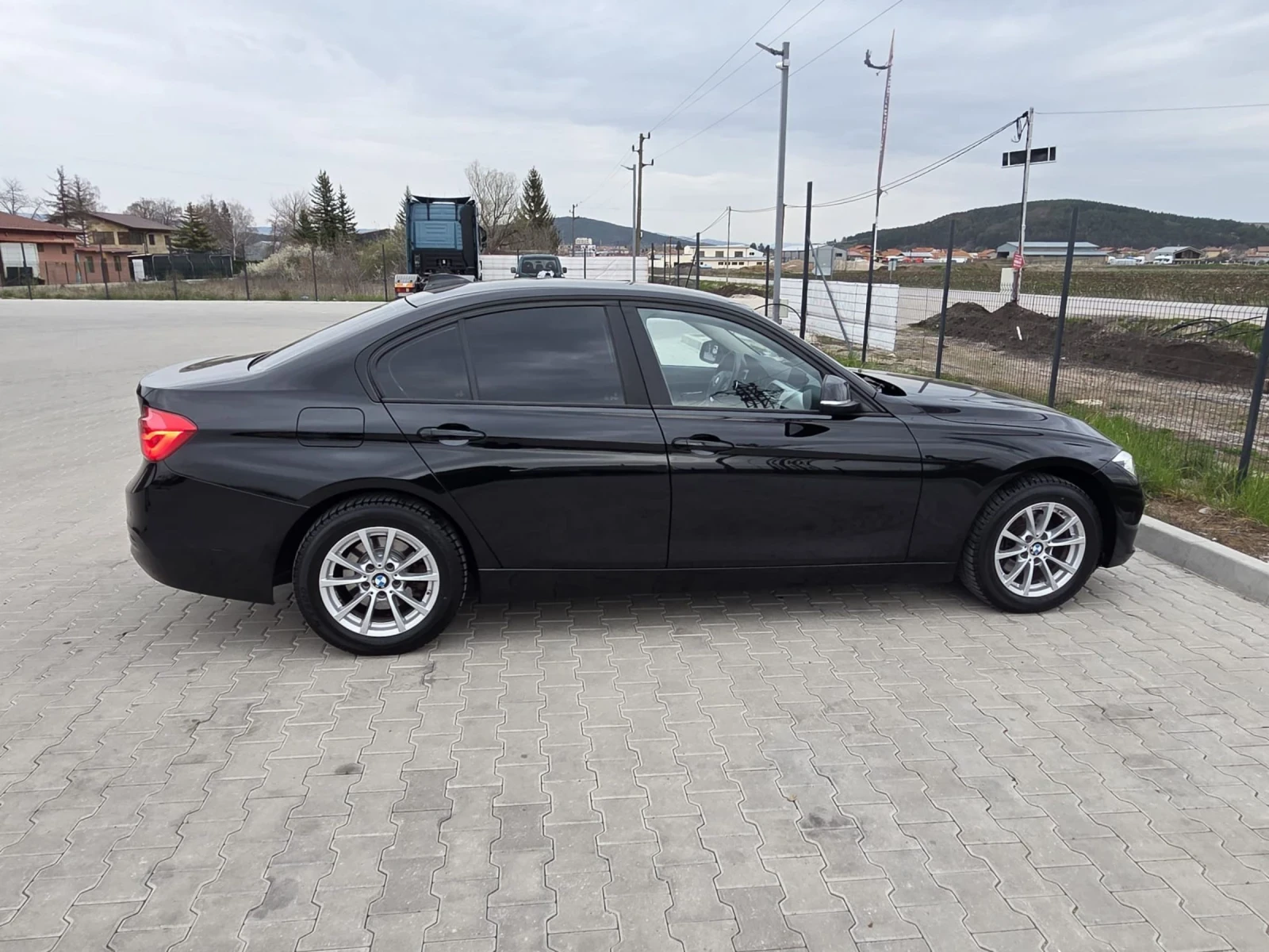 BMW 320 X DRIVE Facelift , снимка 5 - Автомобили и джипове - 54207950