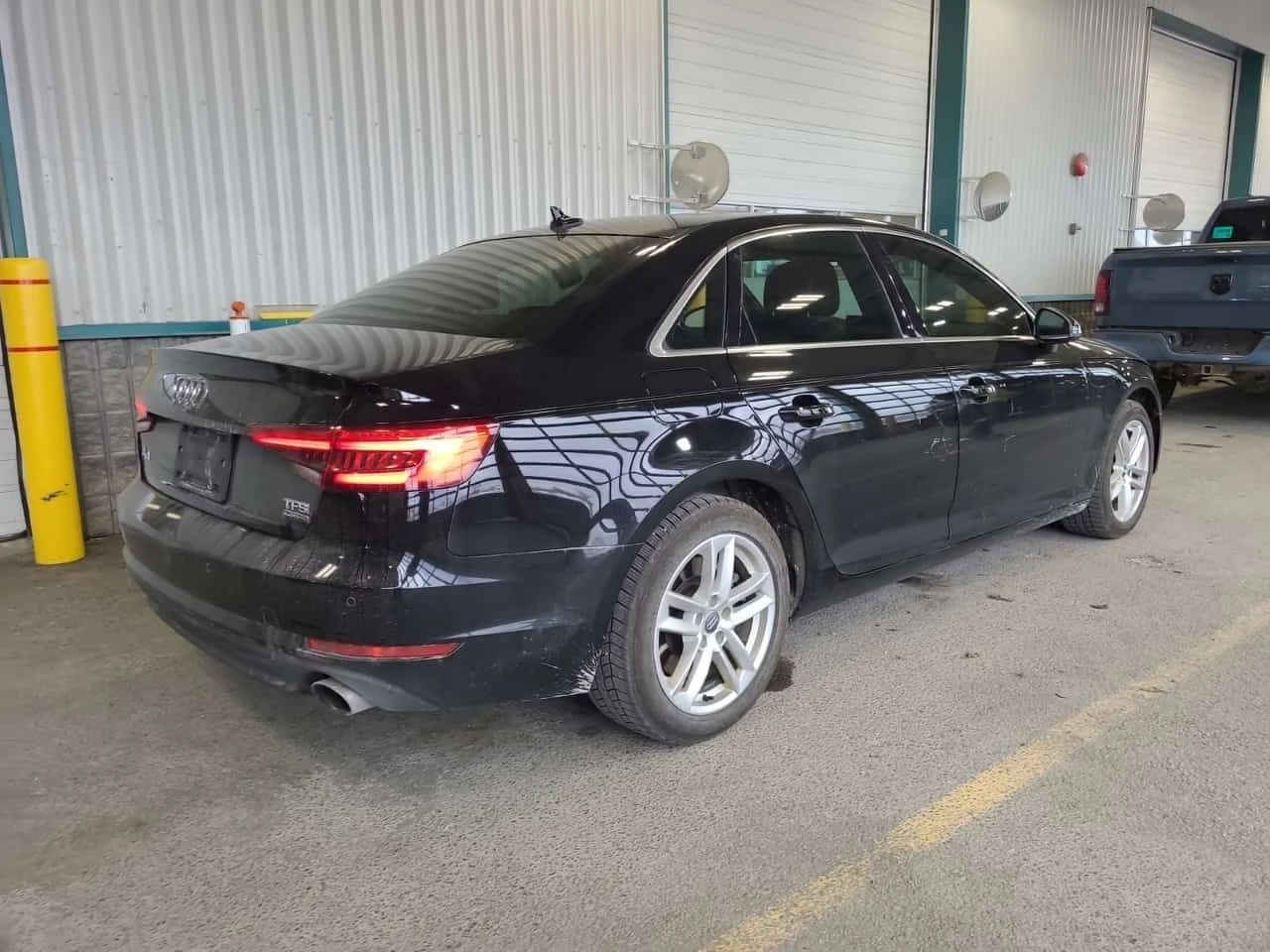 Audi A4 * CARFAX* 2 КЛЮЧА* ШИБИДАХ* ПОДГРЕВИ* , снимка 3 - Автомобили и джипове - 54351735