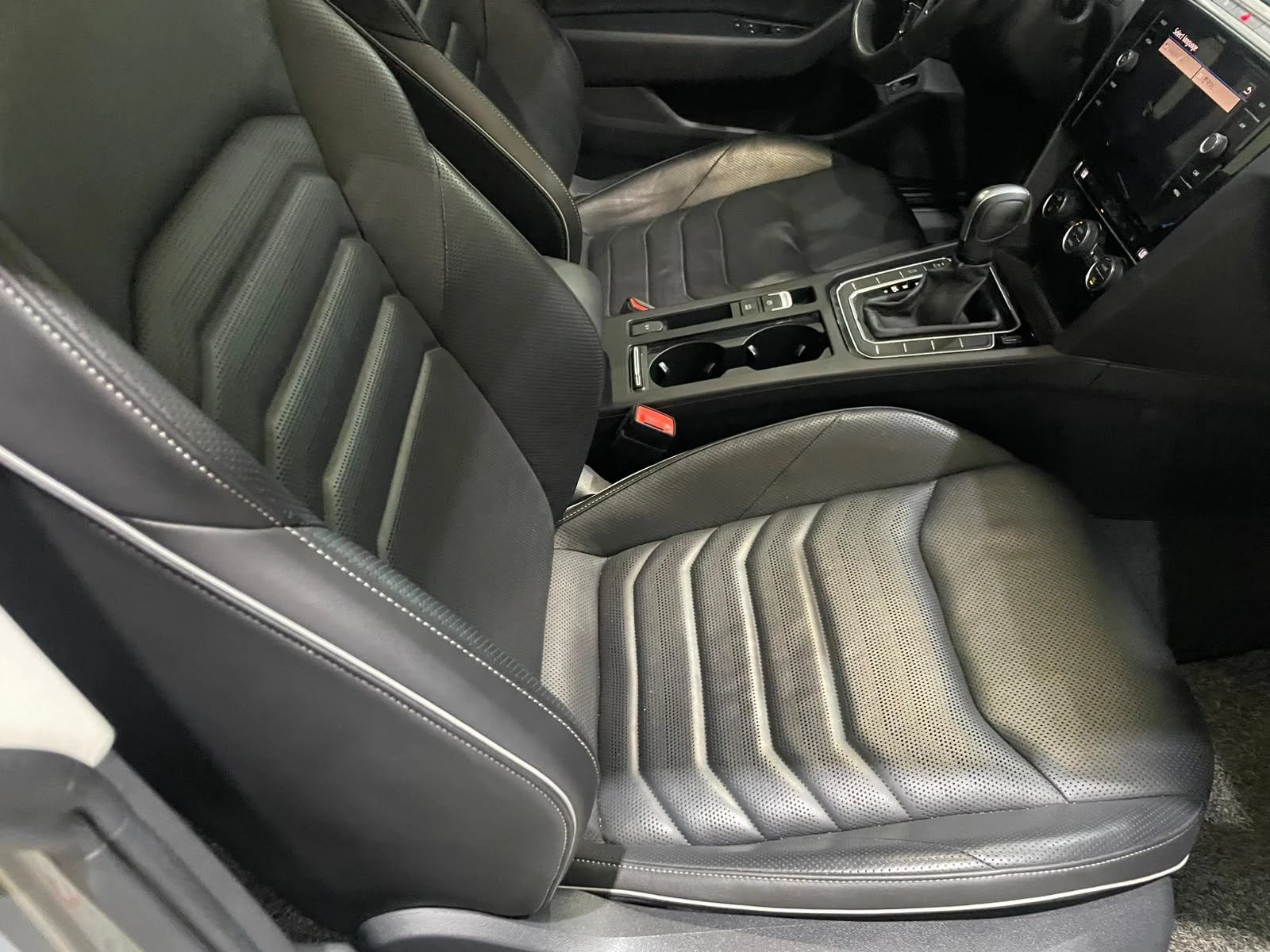 VW Arteon 2.0 TDI ! Premium !, снимка 7 - Автомобили и джипове - 55704084