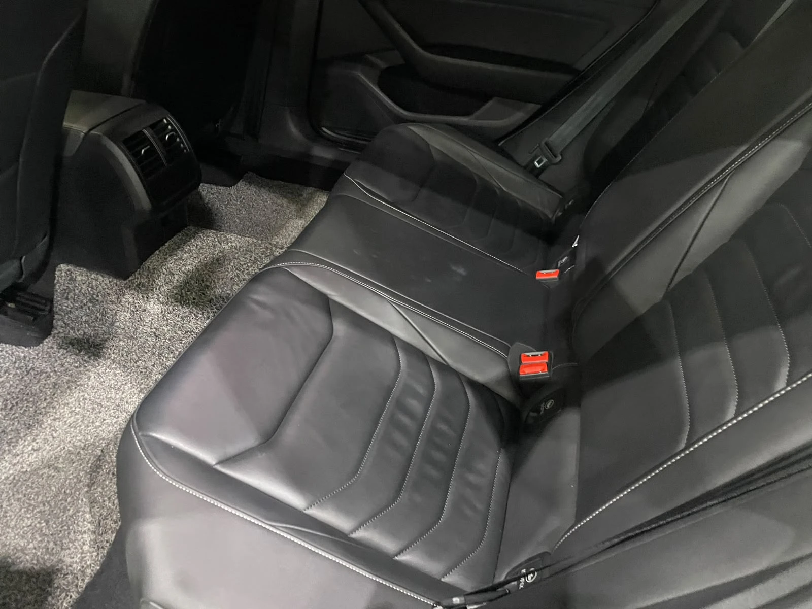 VW Arteon 2.0 TDI ! Premium !, снимка 9 - Автомобили и джипове - 55704084