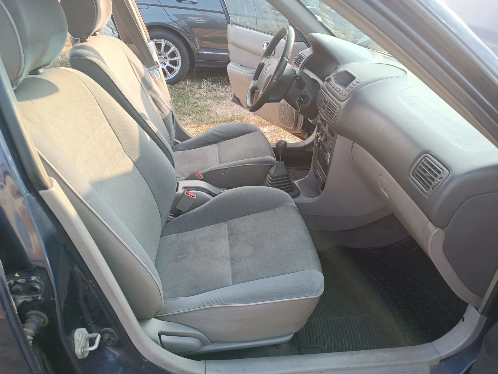 Toyota Corolla 1.4i 16V, снимка 8 - Автомобили и джипове - 56122811