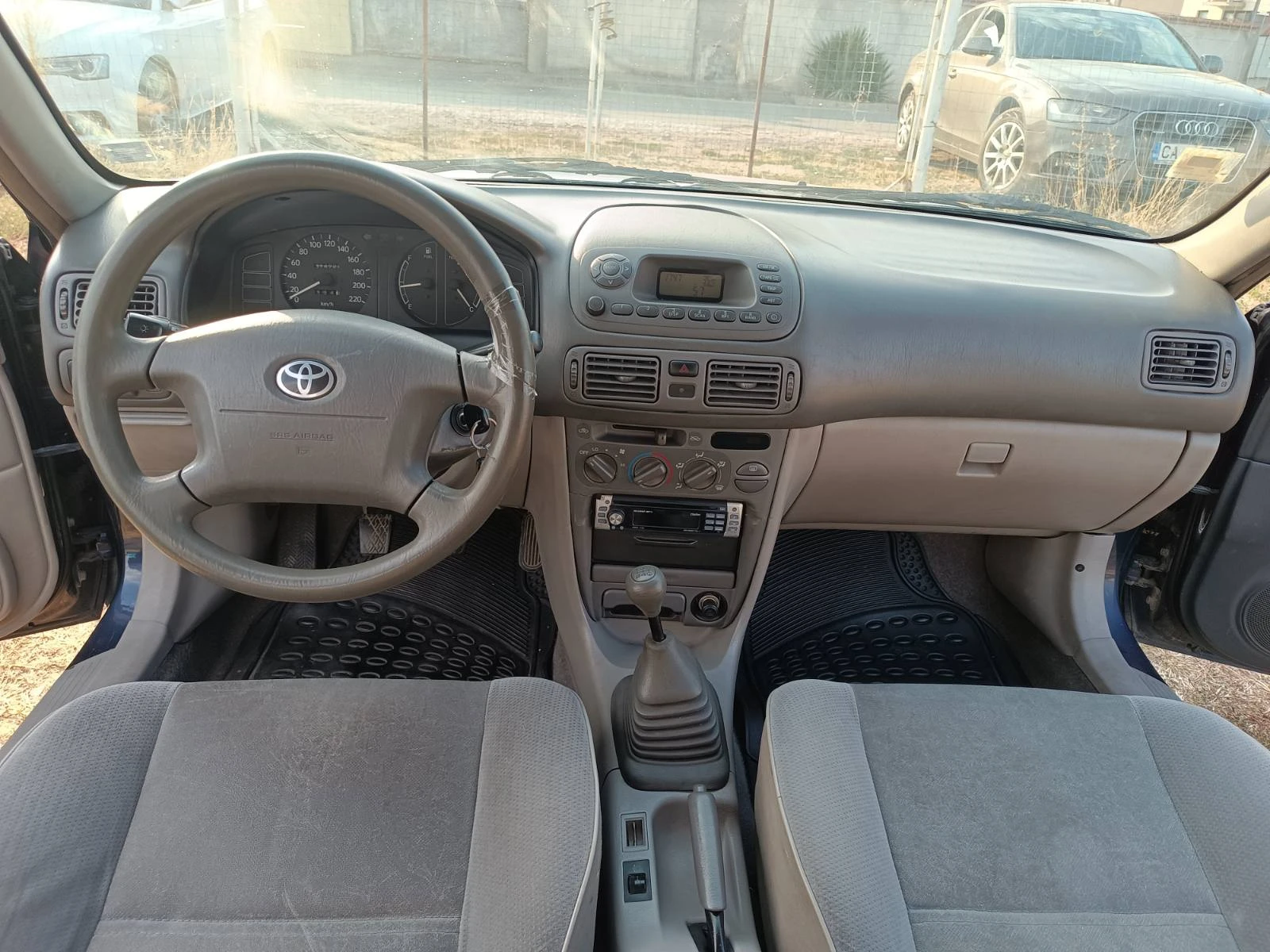 Toyota Corolla 1.4i 16V, снимка 11 - Автомобили и джипове - 56122811