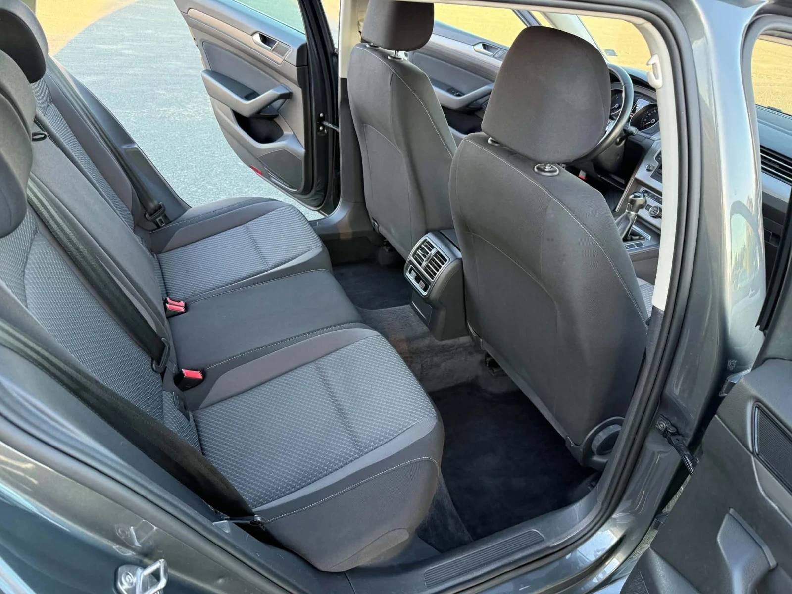VW Passat, снимка 10 - Автомобили и джипове - 56247635