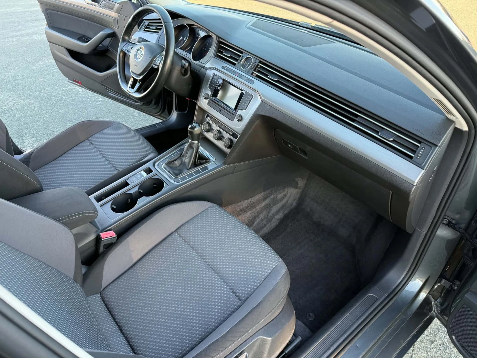 VW Passat, снимка 11 - Автомобили и джипове - 56247635