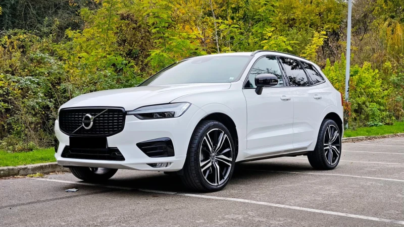 Volvo XC60 R-Design, Mild Hybrid, AWD, Keyless, снимка 2 - Автомобили и джипове - 52359906