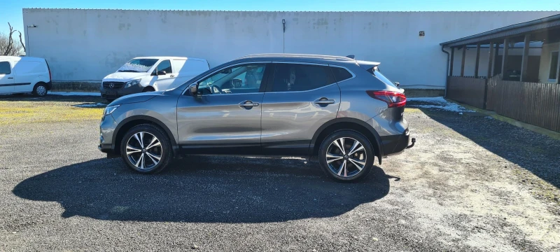 Nissan Qashqai 1.3 DIG-T, снимка 8 - Автомобили и джипове - 53536148