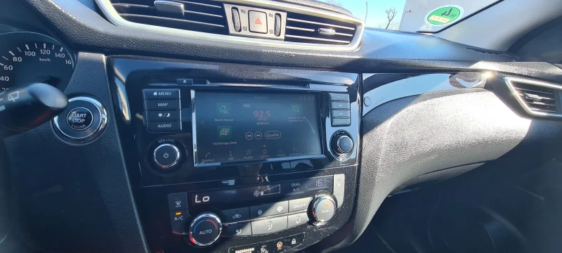 Nissan Qashqai 1.3 DIG-T, снимка 14 - Автомобили и джипове - 53536148