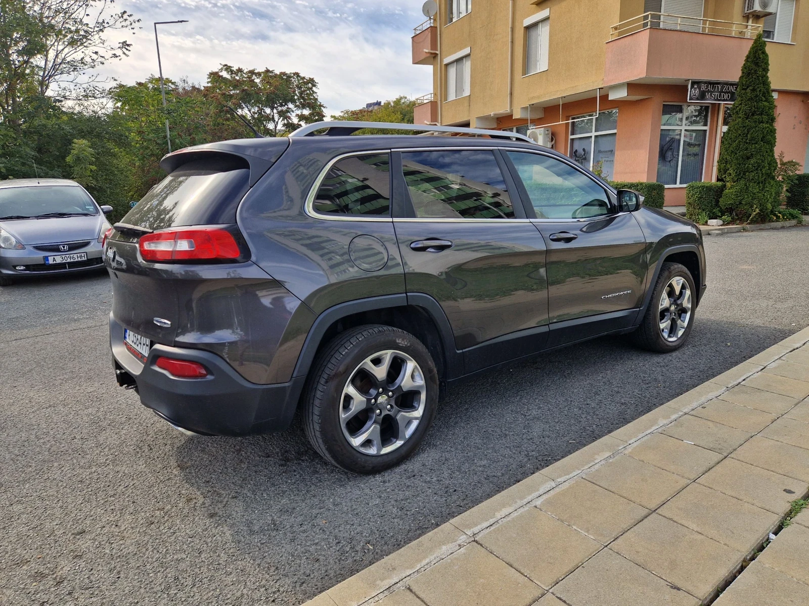 Jeep Cherokee  - изображение 6