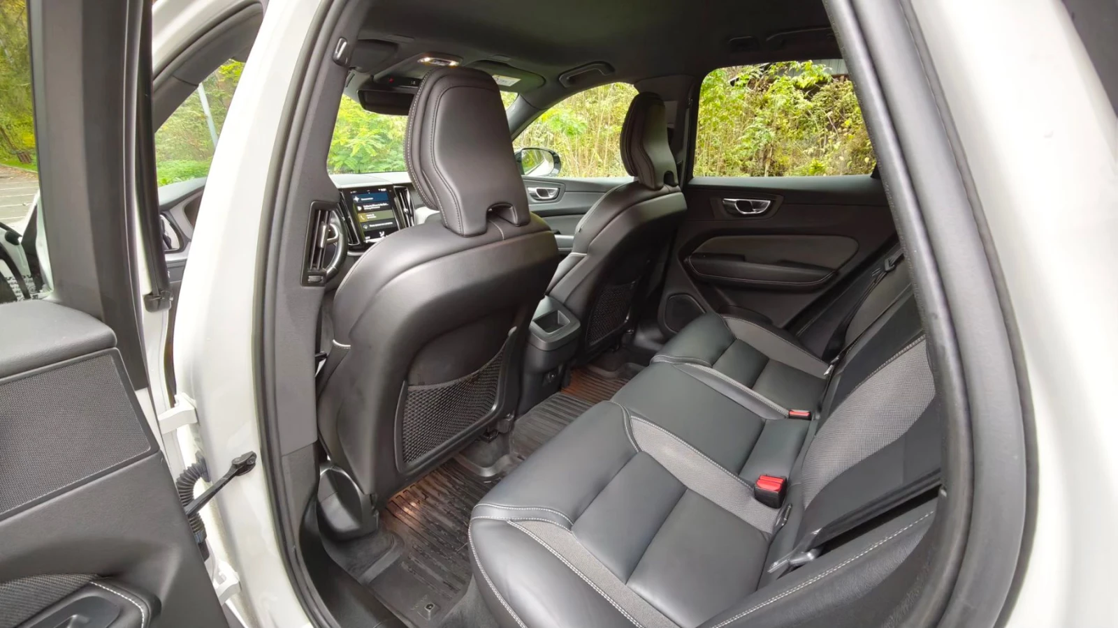 Volvo XC60 R-Design, Mild Hybrid, AWD, Keyless | Mobile.bg   11