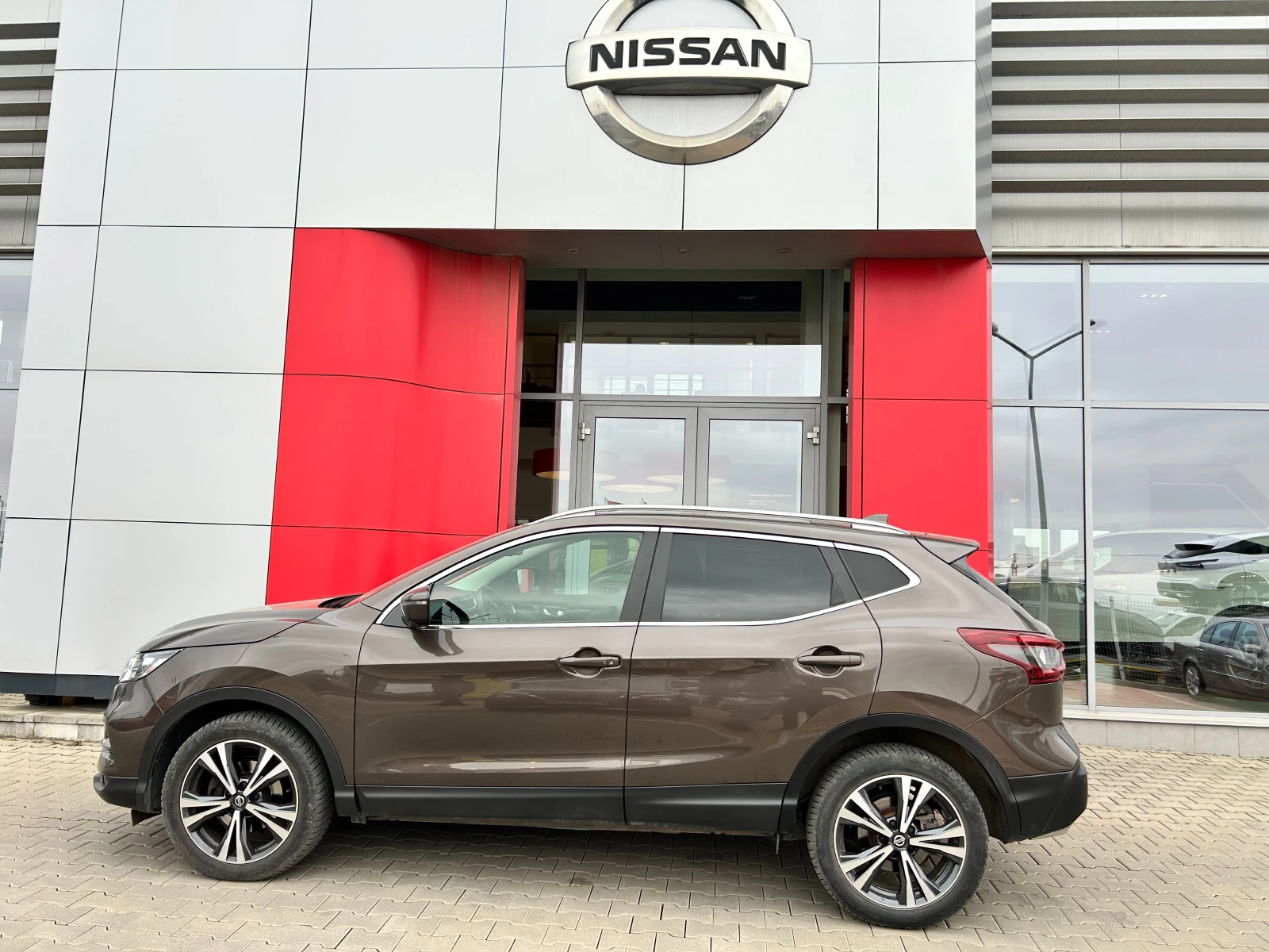 Nissan Qashqai 1.3 DIG-T N-Connecta A/T, снимка 2 - Автомобили и джипове - 53962127