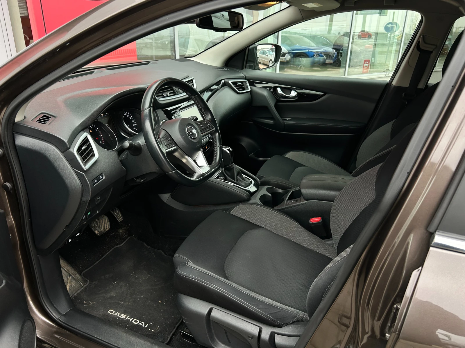 Nissan Qashqai 1.3 DIG-T N-Connecta A/T, снимка 4 - Автомобили и джипове - 53962127