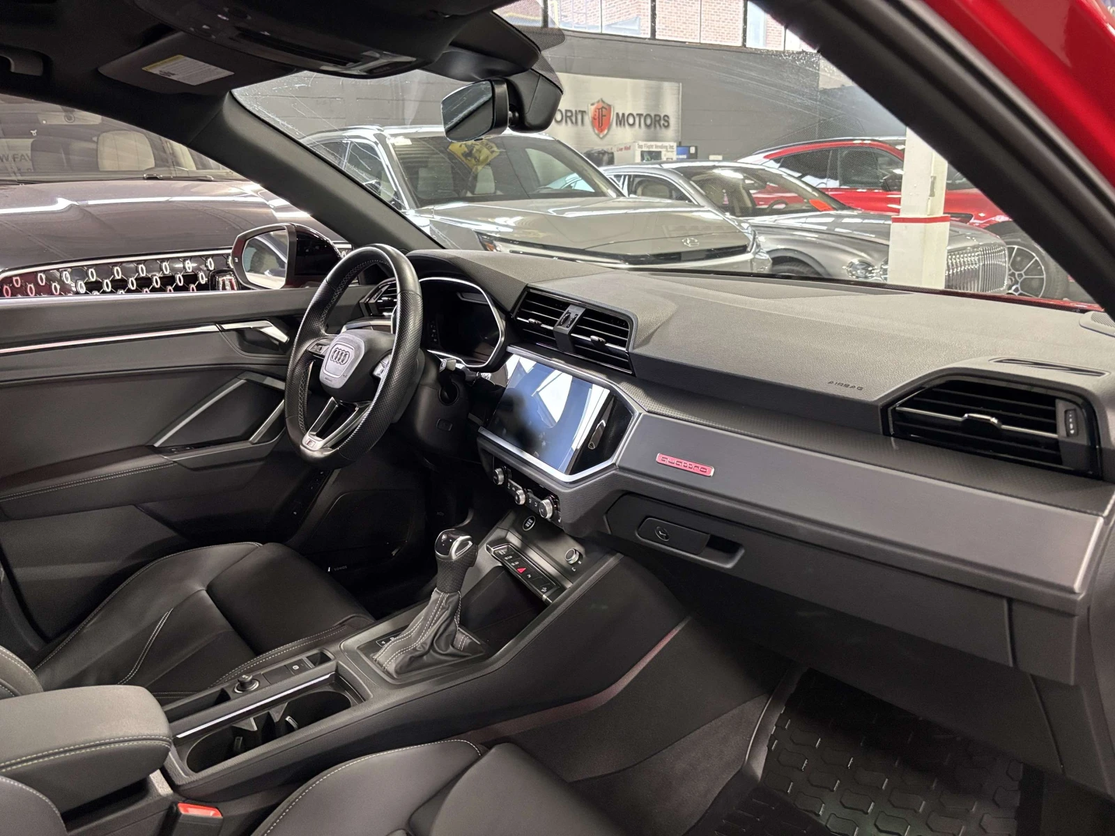 Audi Q3 Technik/360/ДИСТРОНИК/SONOS/ЦЕНА ДО БГ , снимка 14 - Автомобили и джипове - 54957135