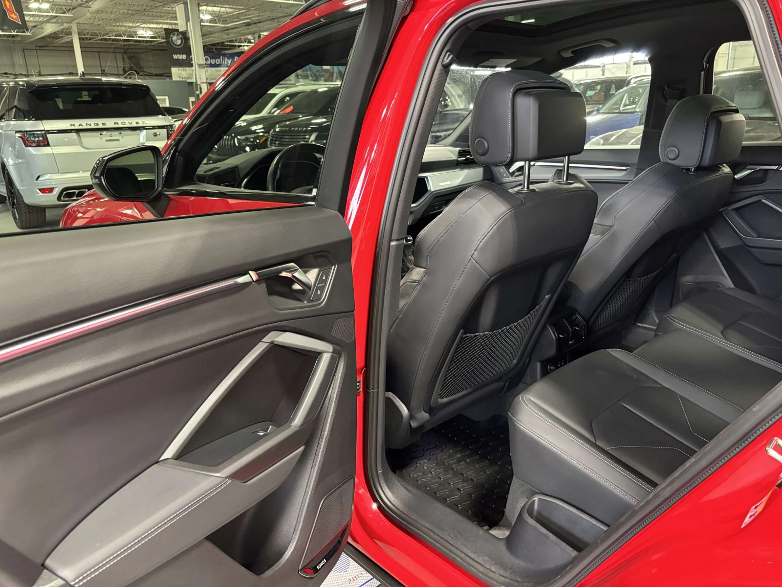 Audi Q3 Technik/360/ДИСТРОНИК/SONOS/ЦЕНА ДО БГ , снимка 8 - Автомобили и джипове - 54957135