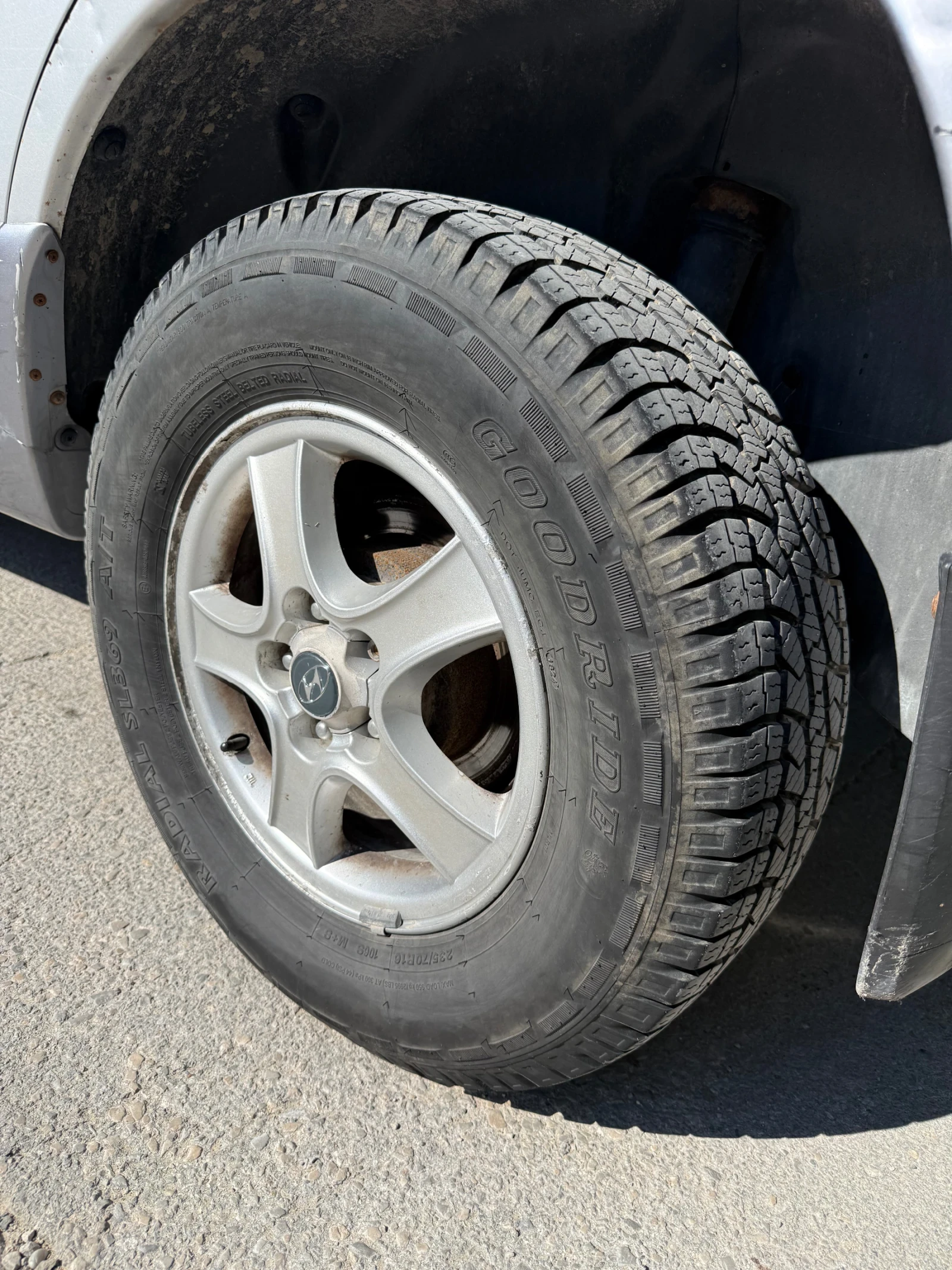 Hyundai Santa fe Десен Волан! 2.0 CRDT 115к.с. 4x4 Работещ климатик, снимка 16 - Автомобили и джипове - 55266571