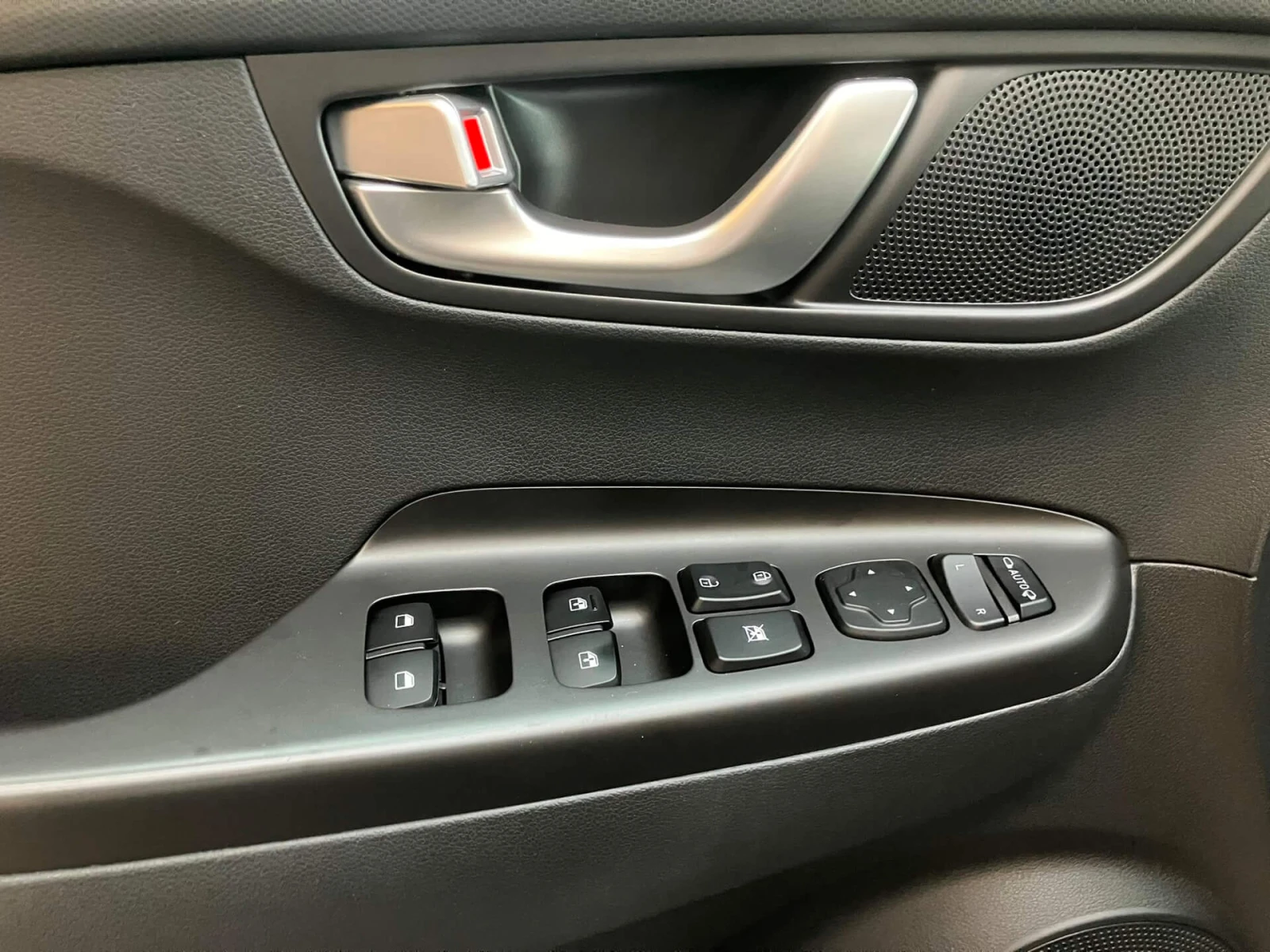 Hyundai Kona Long Range 67kWh/HuD/Krell Music/Подгрев/Камера, снимка 16 - Автомобили и джипове - 55459400