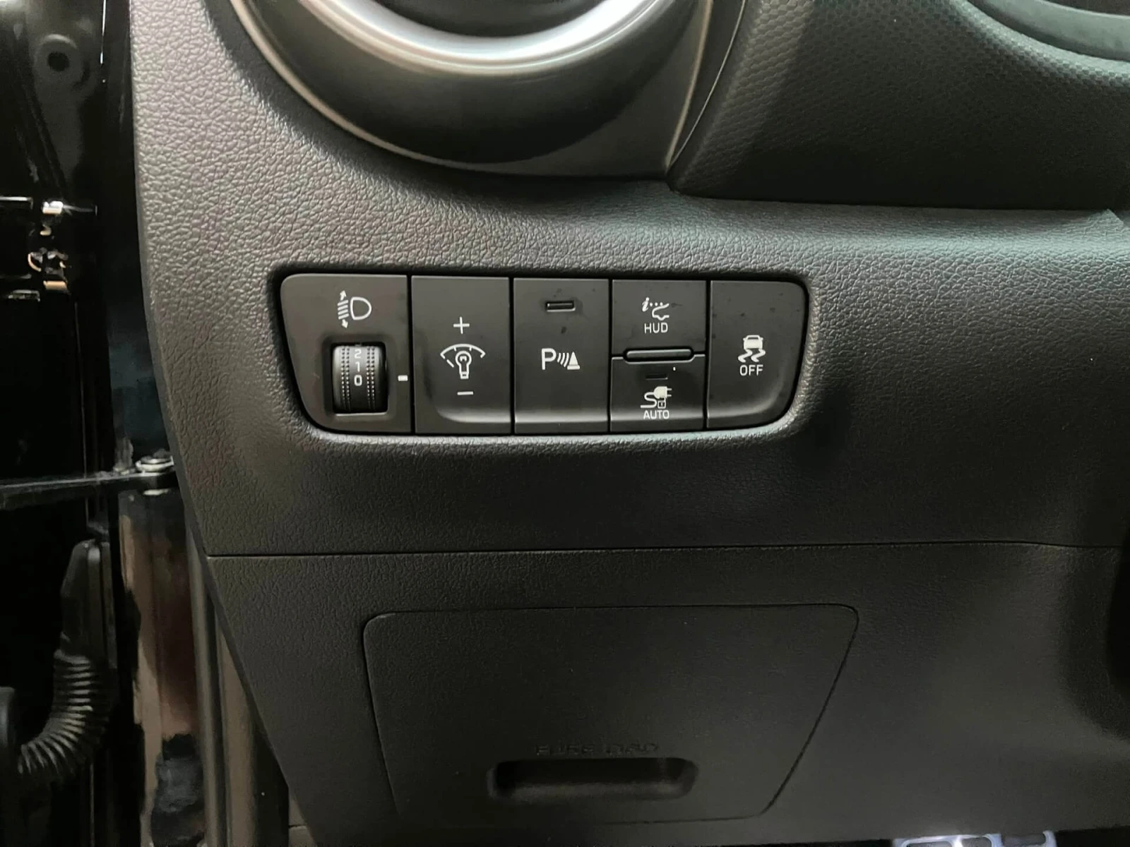 Hyundai Kona Long Range 67kWh/HuD/Krell Music/Подгрев/Камера, снимка 14 - Автомобили и джипове - 55459400