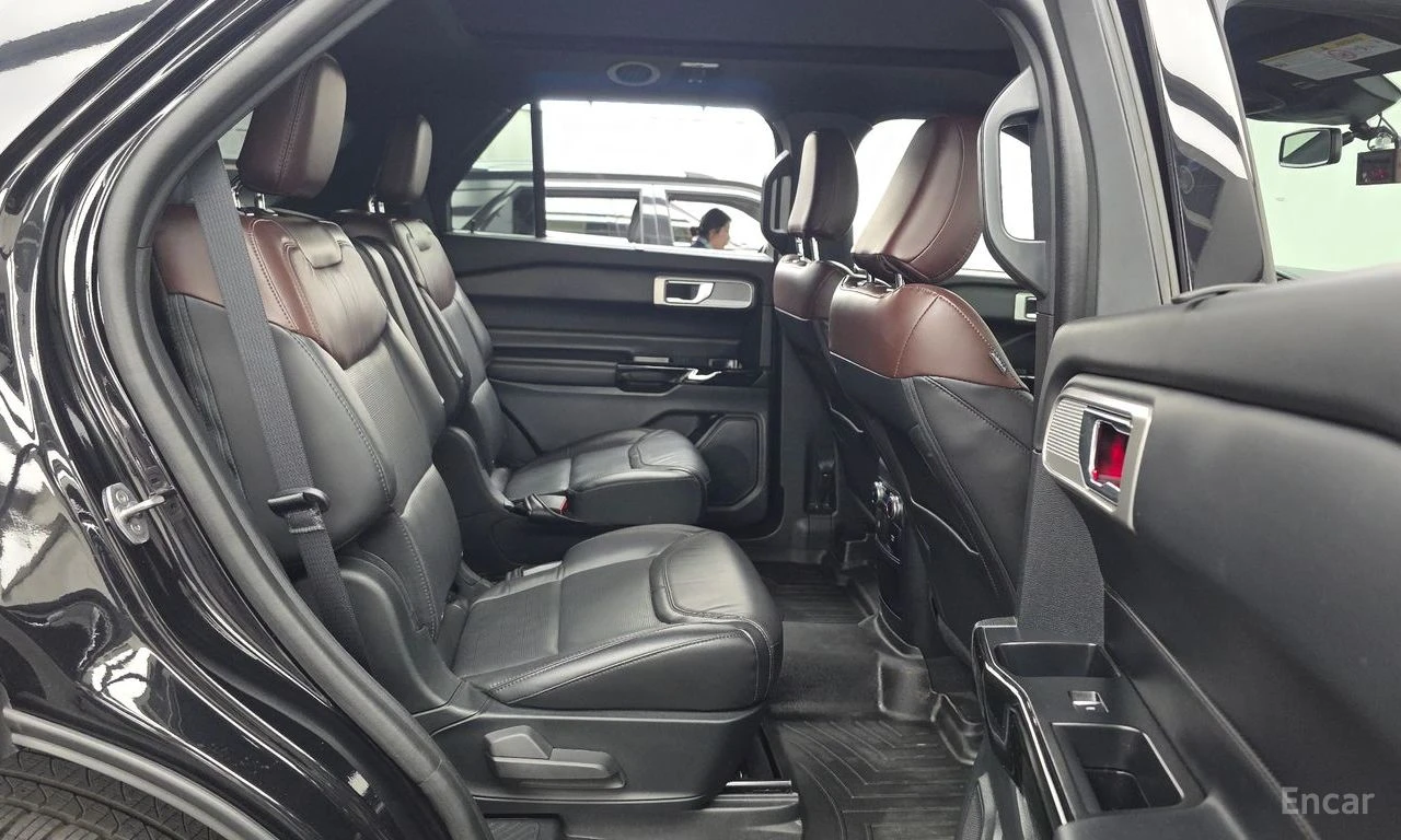 Ford Explorer 3.0 Platinum 4x4* DISTRONIC* МАСАЖ* 360* ОБДУХВАНЕ, снимка 14 - Автомобили и джипове - 55619052