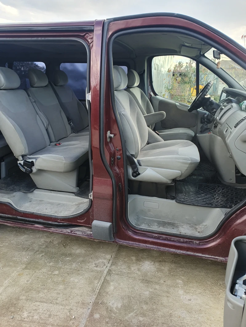 Opel Vivaro, снимка 4 - Бусове и автобуси - 52522114