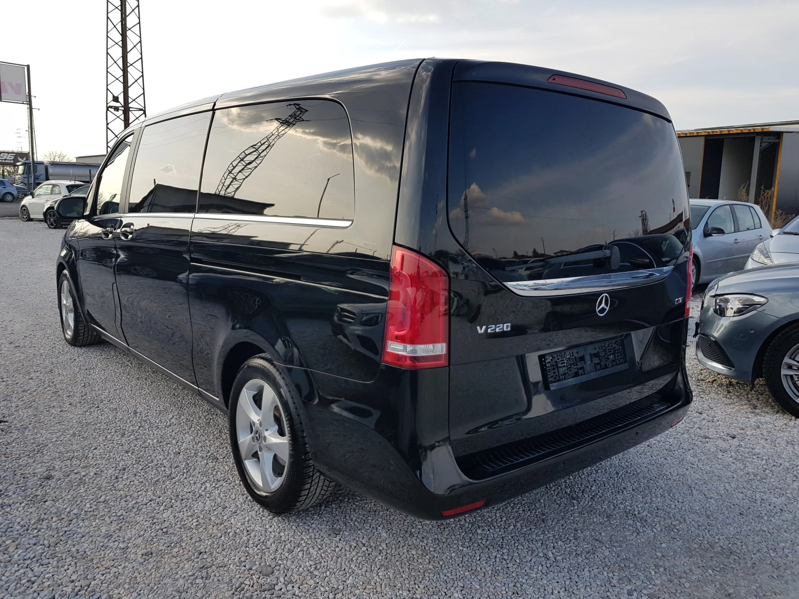 Mercedes-Benz V 220 CDI Premium Extralong 8+ 1 места ЛИЗИНГ, снимка 6 - Бусове и автобуси - 53878108