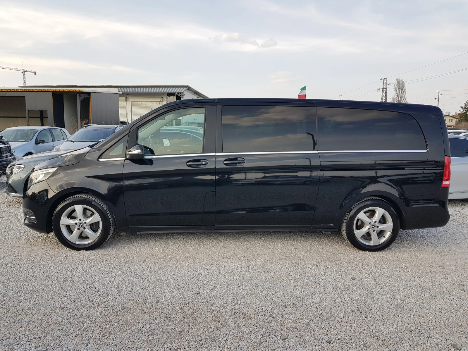 Mercedes-Benz V 220 CDI Premium Extralong 8+ 1 места ЛИЗИНГ, снимка 7 - Бусове и автобуси - 53878108