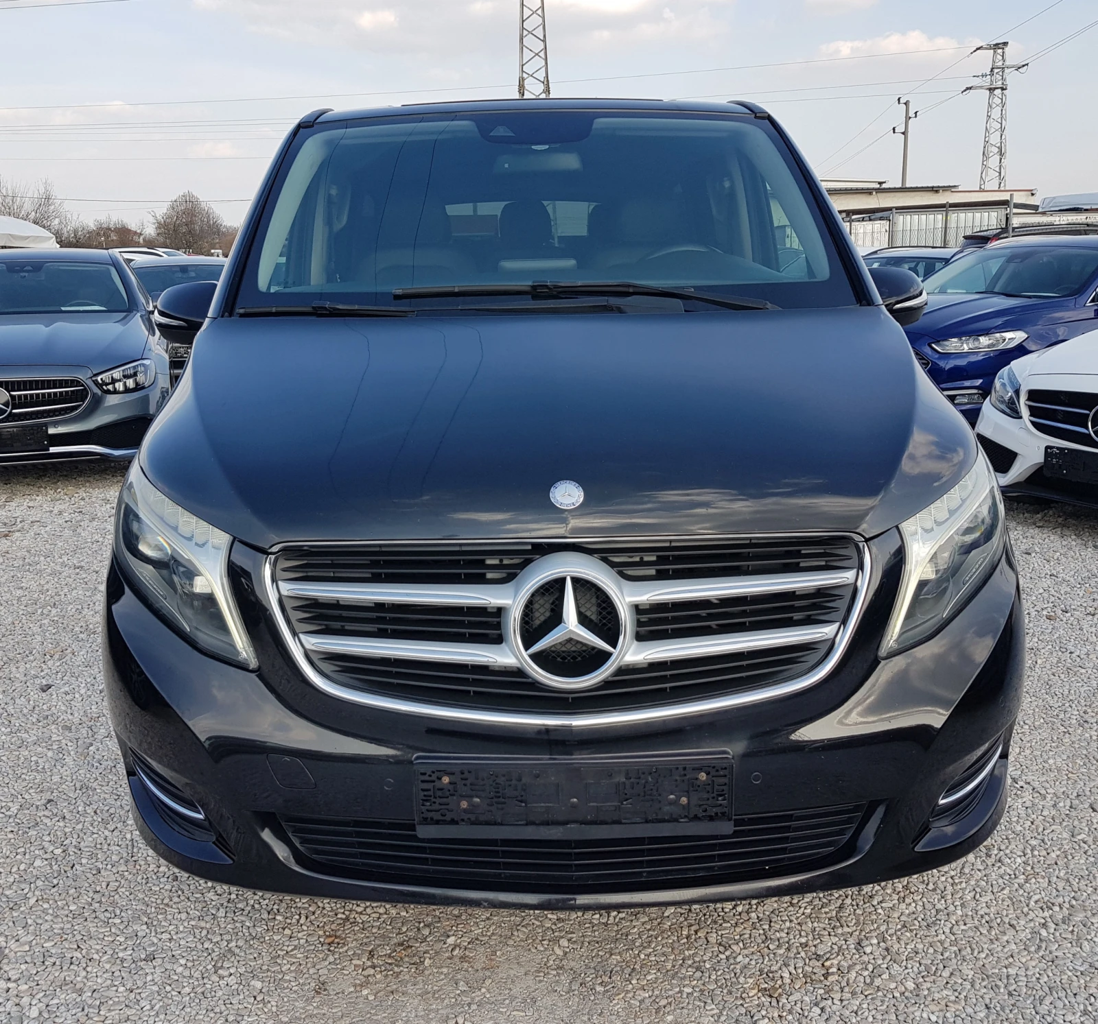 Mercedes-Benz V 220 CDI Premium Extralong 8+ 1 места ЛИЗИНГ, снимка 2 - Бусове и автобуси - 53878108