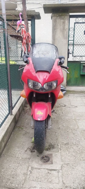 ����� �� �������� �� Honda Vfr 800i