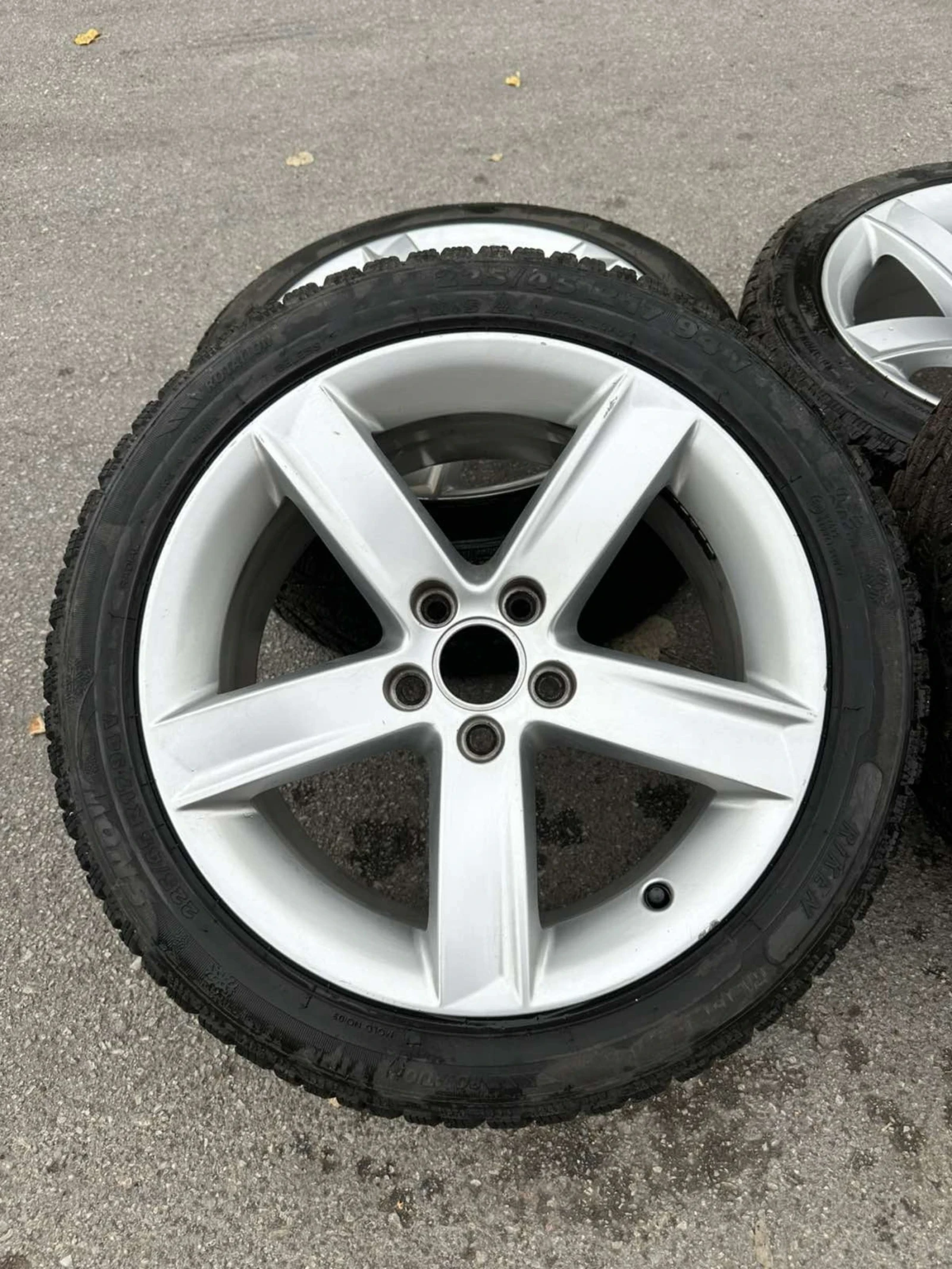 ���� � ������ 225/45R17 �� VW | Mobile.bg � ����������� 2